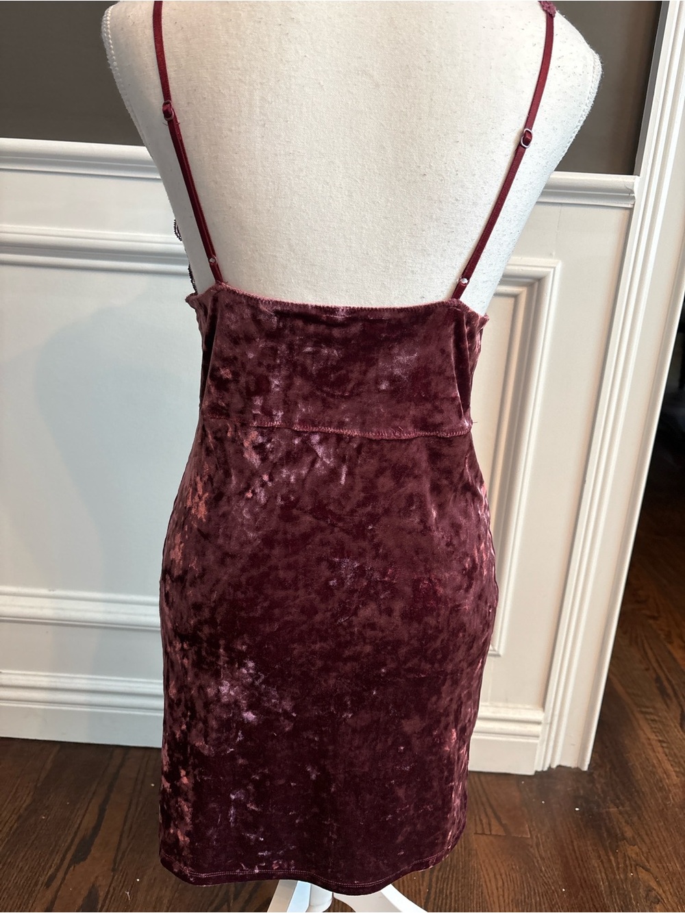 Lace-Trim Velvet Mini Dress in plum - Picture 5 of 9